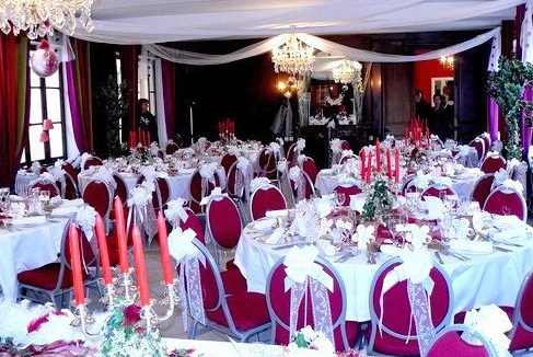 Décoration de Table: Bordeaux et Blanc